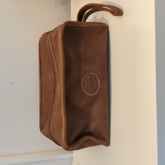 Roots Other - BNWOT roots leather toiletry bag